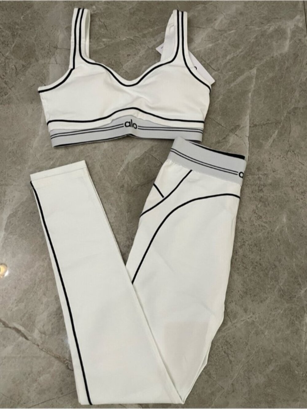 ALO Yoga White High-Rise Leggings with Black Contrast Piping - Picture 6 of 6